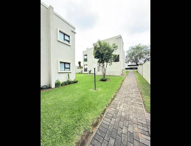 2 BEDROOM APARTMENT FOR SALE IN FOURWAYS